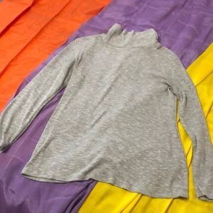 Light turtle neck